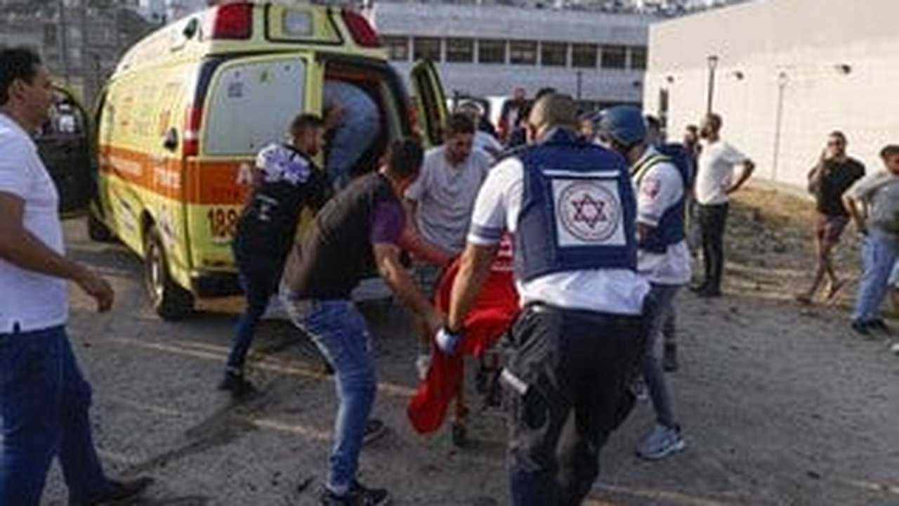 Crianças e jovens israelenses morrem em ataque a campo de futebol em Golã
