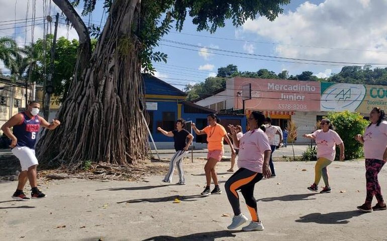 Cras Fernão Velho realiza aula de dança com usuários do Serviço de Convivência e Fortalecimento de Vínculos