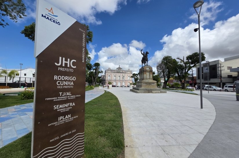Revitalizada, Praça Marechal Deodoro atrai visitantes que destacam melhorias