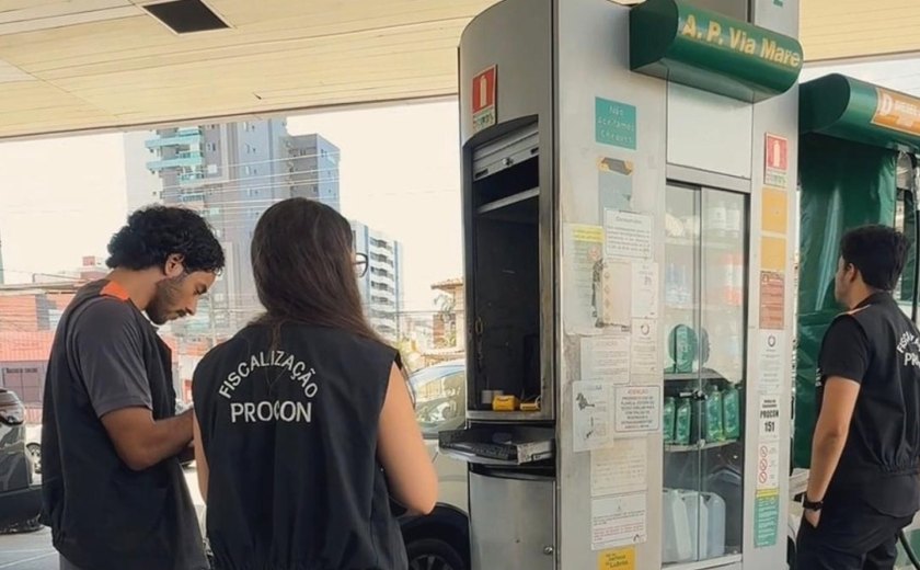 Procon fiscaliza comércios após denúncias de consumidores em Maceió