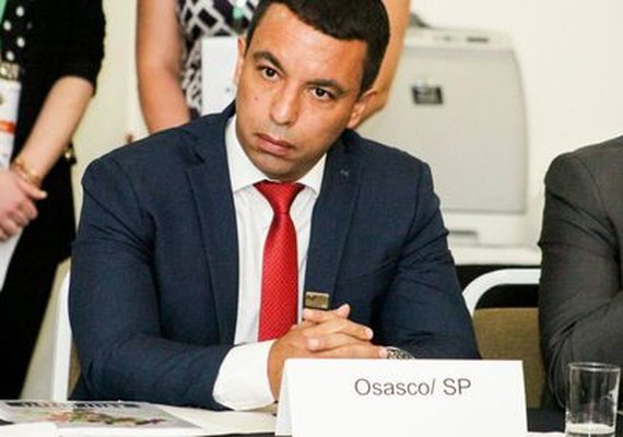 Considerado foragido da Justiça, prefeito eleito de Osasco se entrega à PF