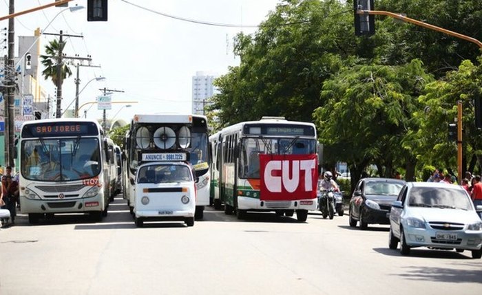 Rodoviários fazem paralisação para protestar contra assaltos em Maceió