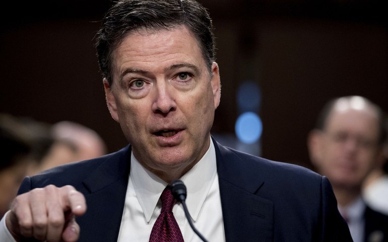 Ex-diretor do FBI James Comey é indiciado por suposta ameaça a Trump
