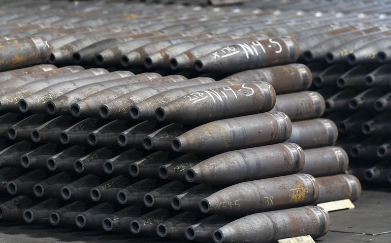 Ucrânia esgota artilharia soviética e russa e depende totalmente de ajuda ocidental, diz relatório