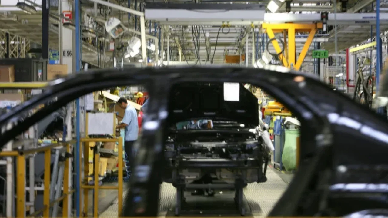 Governo Lula tenta  exclusão de embargo chinês e promete rastreabilidade de chips para produção de carros