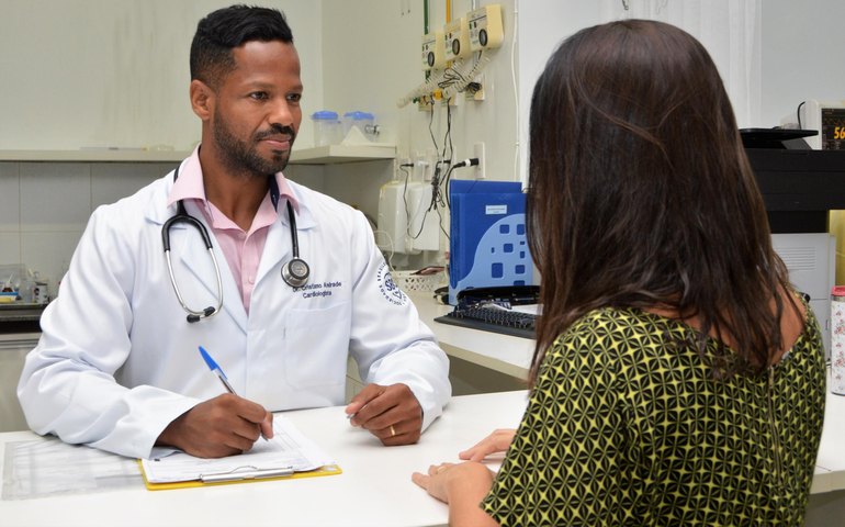 Sesau capacita médicos sobre manejo clínico dos pacientes com arboviroses e leptospirose