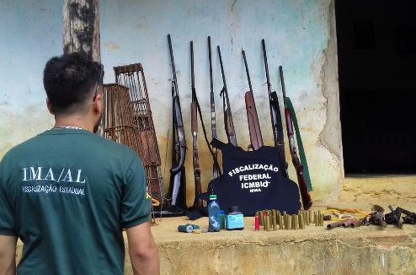 Fiscais flagram armas, aves e munição em cativeiro na Estação Ecológica de Murici