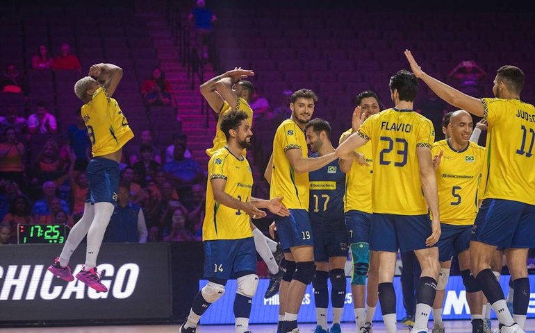 Brasil vence Canadá por 3 sets a 0 na Liga das Nações de Vôlei