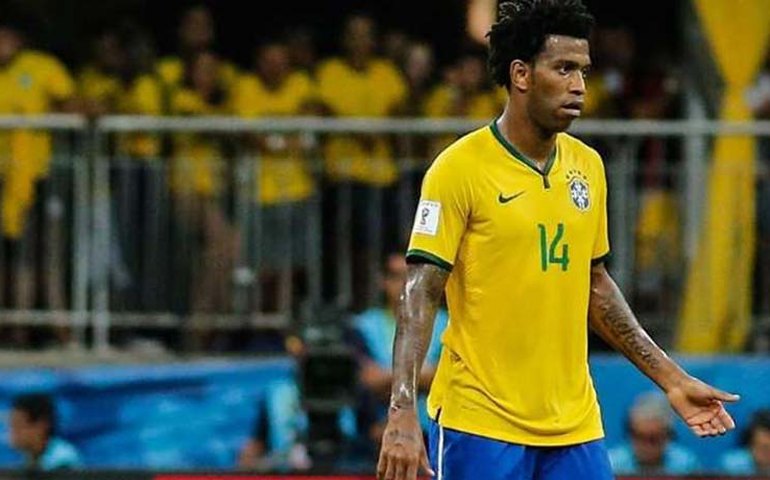 ‘Me criticaram de todos os jeitos’, diz Bela Gil sobre alimentação da filha