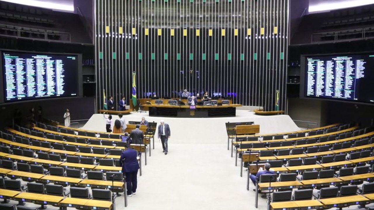 Câmara aprova programa para acelerar análises de benefícios do INSS e encaminha ao Senado