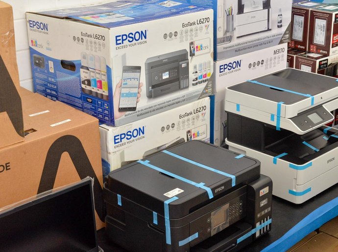Escolas da rede municipal de Delmiro recebem novos eletrodomésticos, computadores e notebooks
