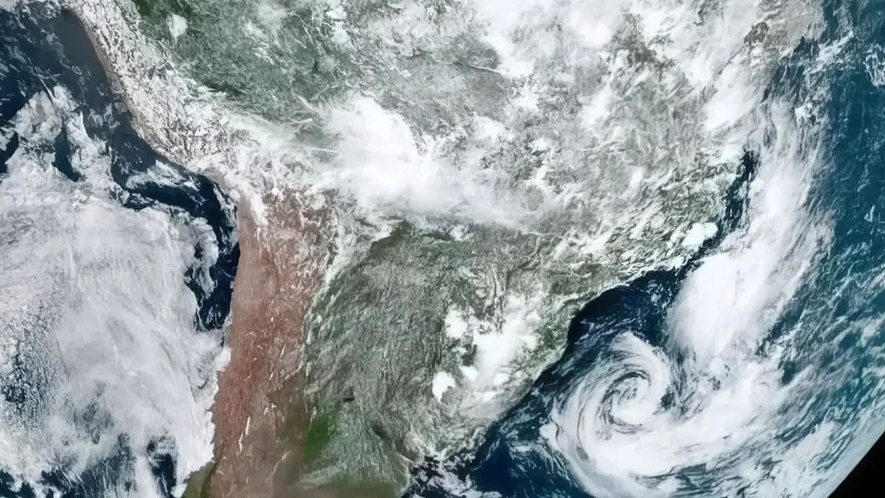 Tempestade tropical Ileana enfraquece para uma depressão