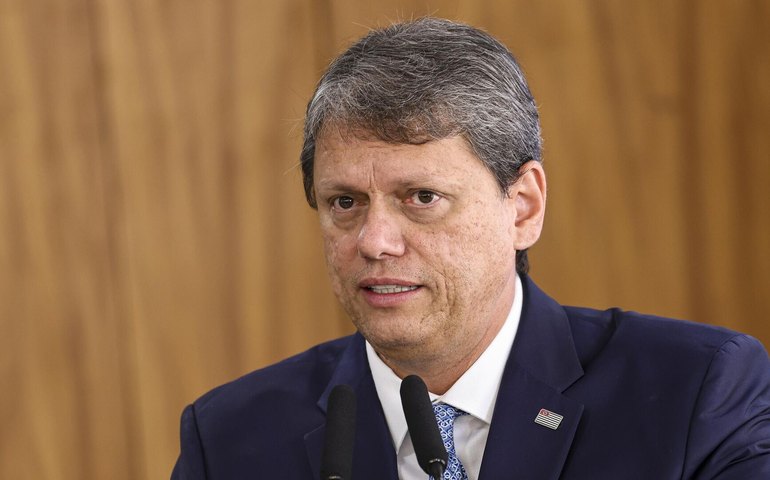 Tarcísio nega a intenção de disputar a presidência em 2026 e diz que seu candidato é Bolsonaro
