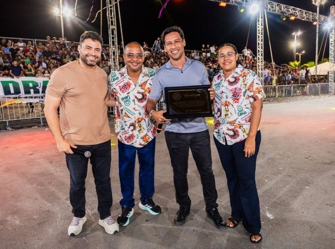 Prefeito Rodrigo Cunha prestigia encerramento do Festival de Bumba Meu Boi
