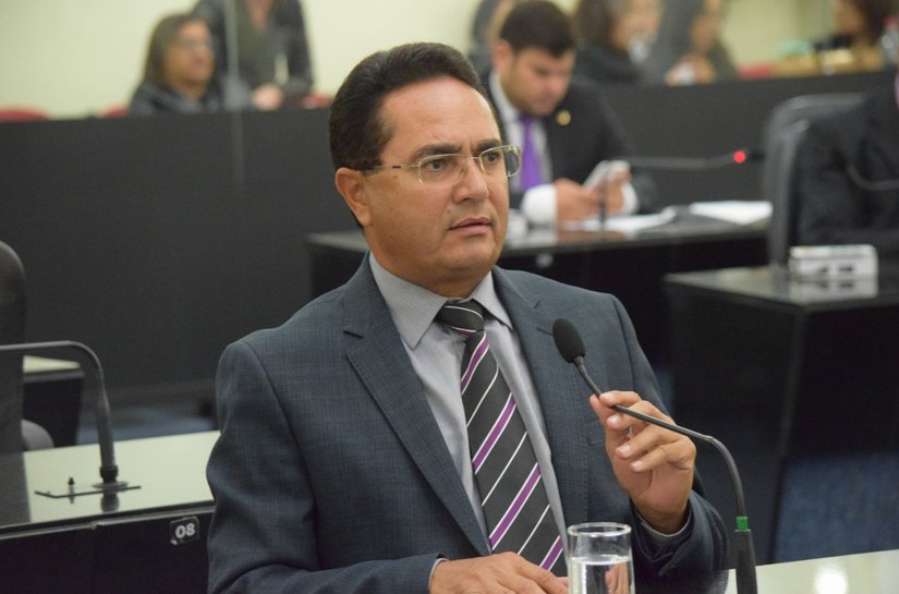 Parlamentares analisam e mantêm vetos do Executivo
