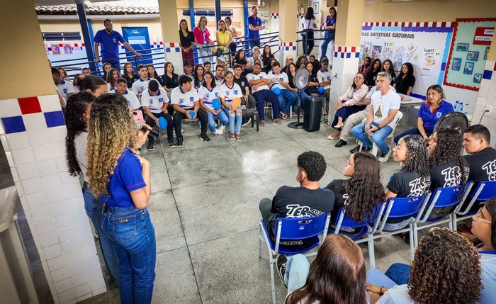 Brito destaca resultados da lei dos celulares