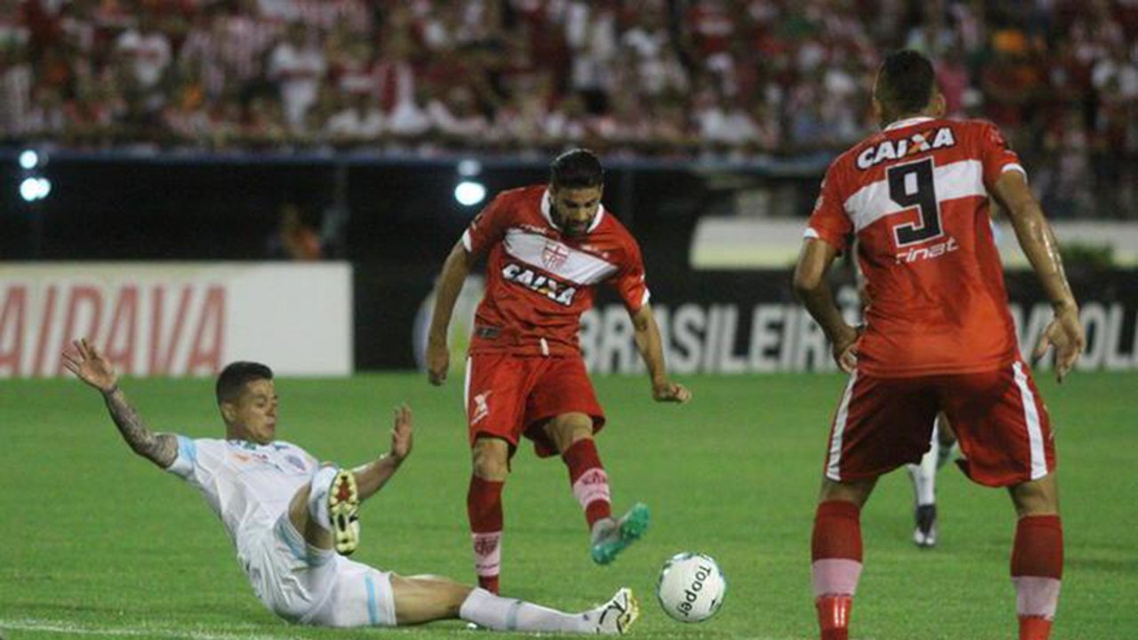 Superior, Avaí vence o CRB e encosta no G-4 da Série B