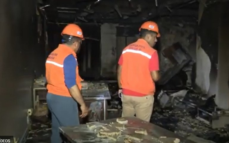 Liberada pela Defesa Civil uma das lojas interditadas após incêndio no Centro de Maceió
