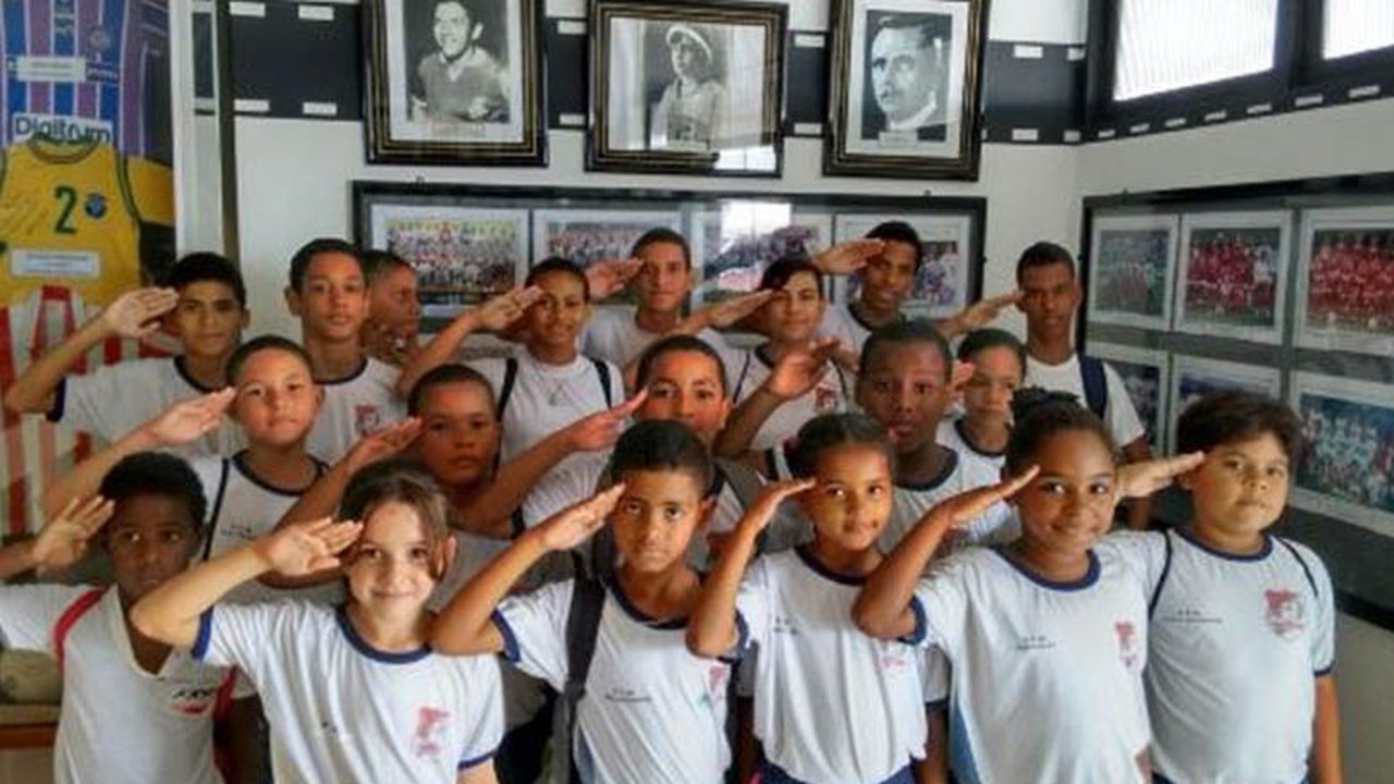 Crianças da Base Comunitária do Jacintinho assistem treino da seleção brasileira de vôlei