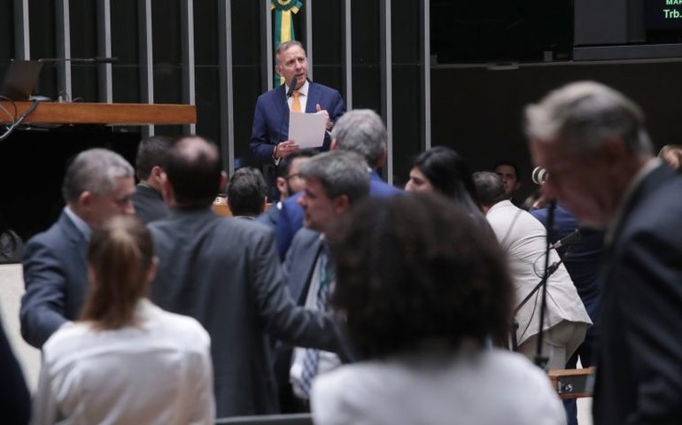 Câmara aprova projeto que reduz benefícios fiscais federais e aumenta tributação de bets e fintechs