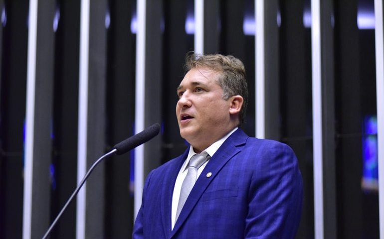 Projeto prevê programa de cirurgia capilar pelo SUS