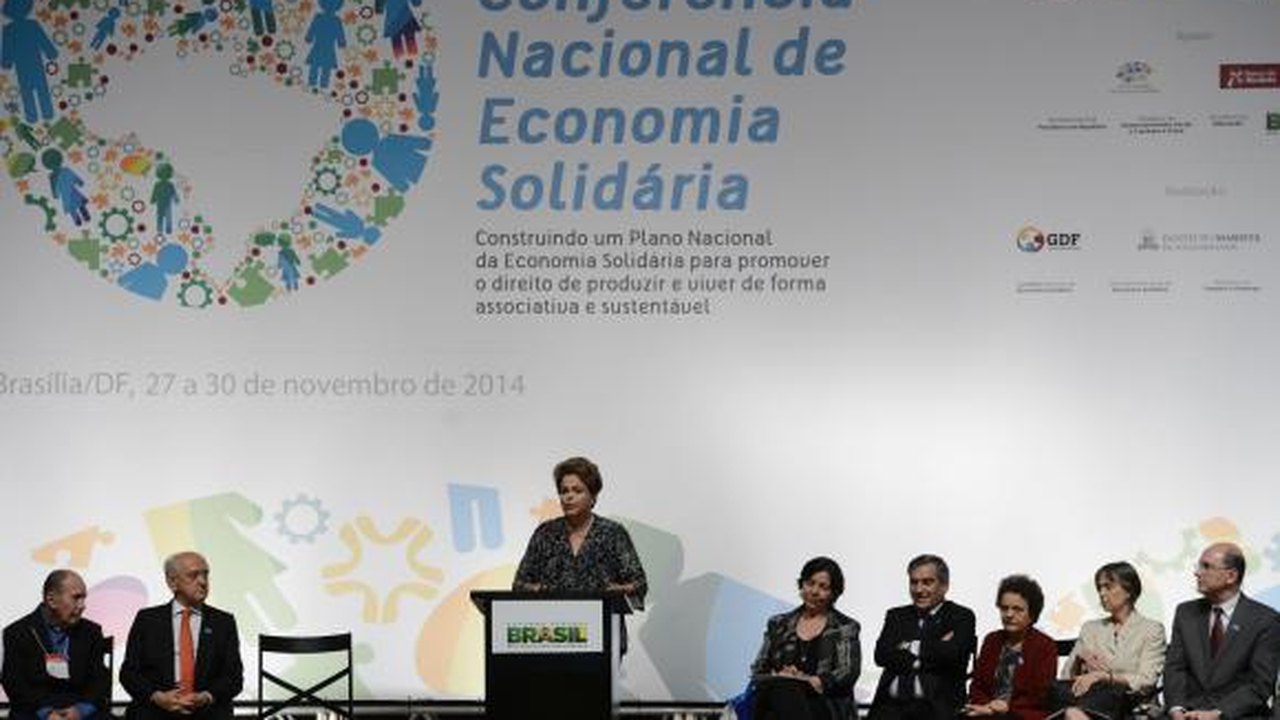 Dilma pede diálogo ‘construtivo e continuado’ e quer sugestões da sociedade