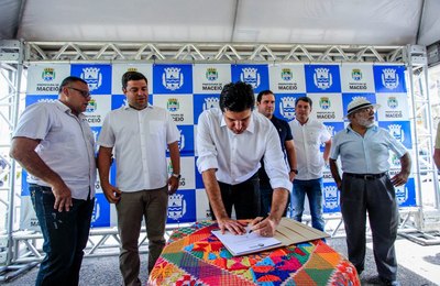 Prefeito Rui Palmeira assina ordem de serviço para obras na Pajuçara