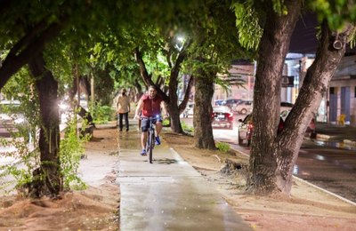 Amélia Rosa e Sandoval Arroxelas recebem manutenção na iluminação