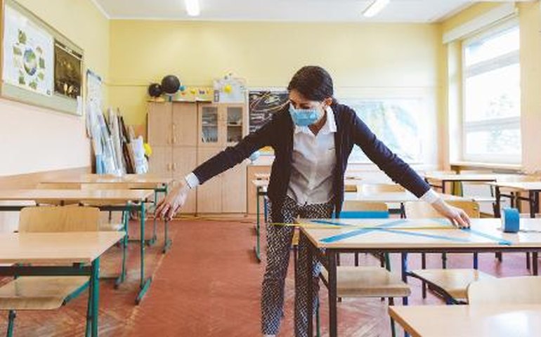 Conselho prevê aulas com rodízio e máscaras