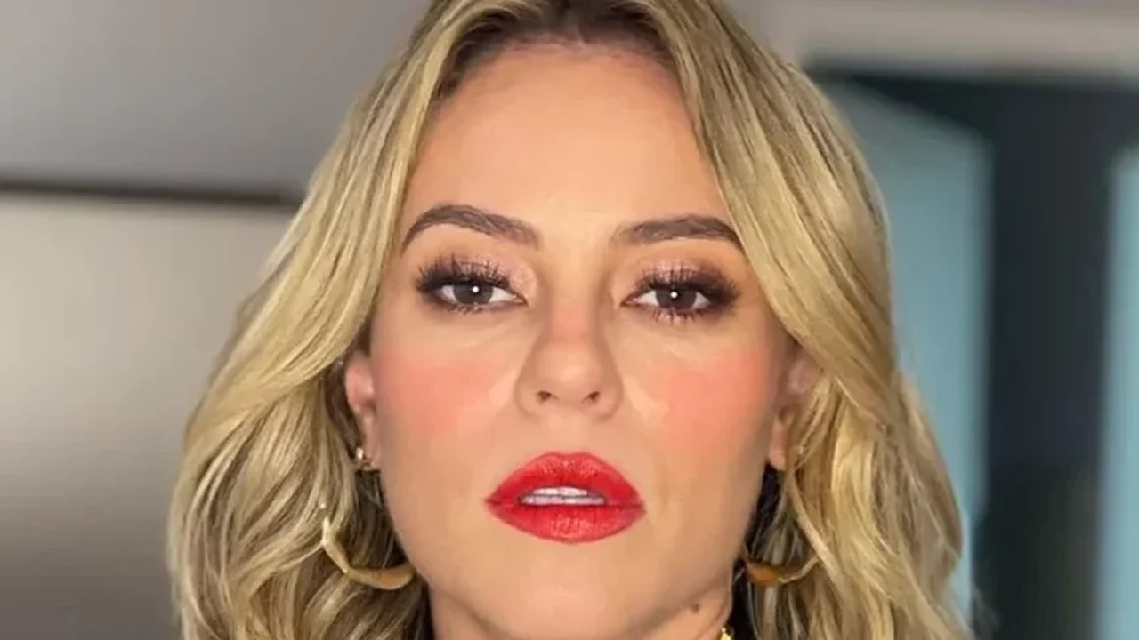 Álvaro reproduz dança viral de Paolla Oliveira com professora do 'Dança' e recebe elogio da atriz