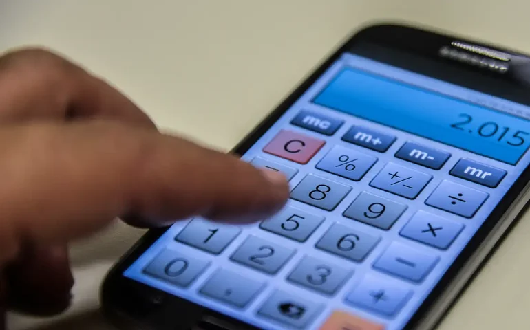 CME: Mercado passa precificar chance maior de haver apenas 1 corte de juros do Fed este ano