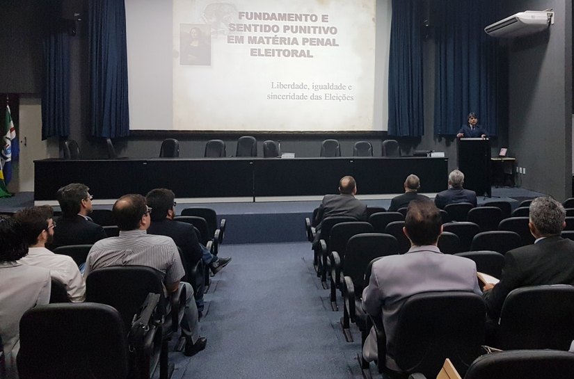 Juiz Alberto Jorge ministra palestra para magistrados e promotores eleitorais