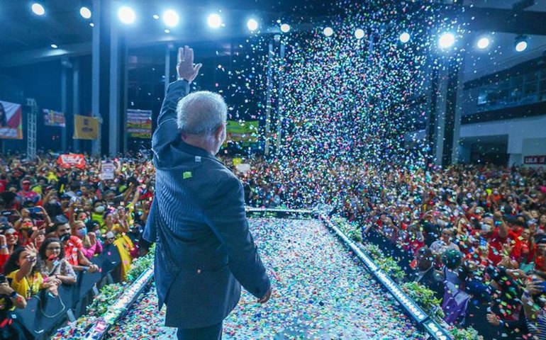 “Estou mais exigente, mais maduro e quero voltar a ser presidente para fazer mais”, diz Lula