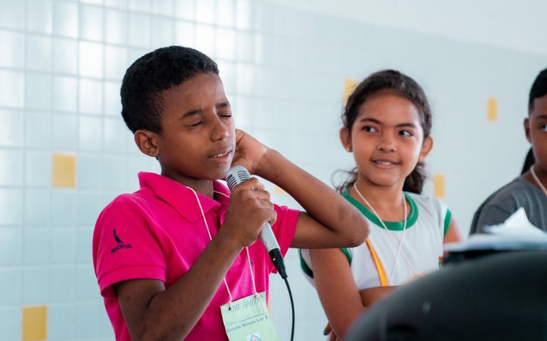 Crianças participam de competição de soletração na Escola Municipal Nosso Lar