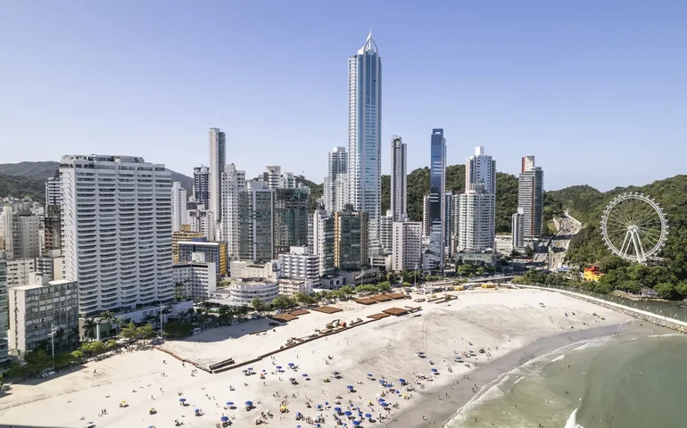 Preço de venda de imóveis em Balneário Camboriú salta 21% no ano, e cidade tem o metro quadrado mais caro do país