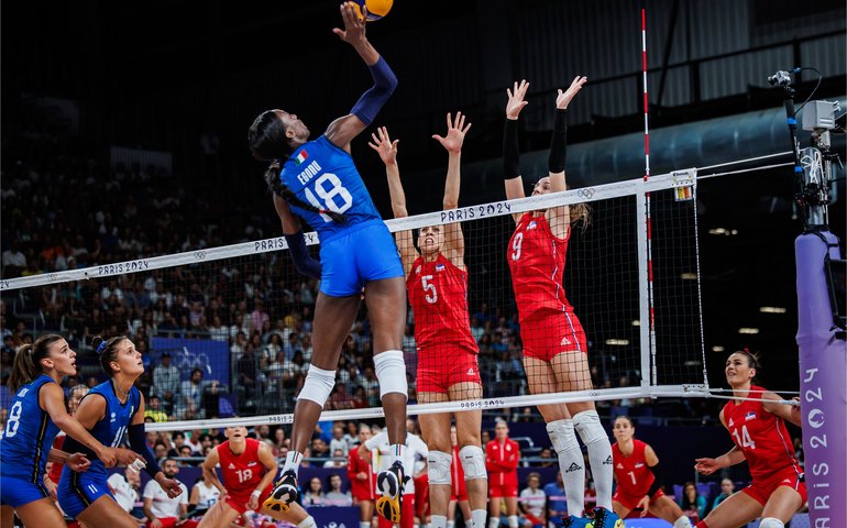 Enoglu brilha, Itália supera Estados Unidos e conquista inédito ouro olímpico no vôlei feminino