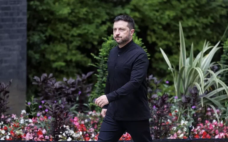 Zelensky diz que cúpula no Alasca deve abrir caminho para paz