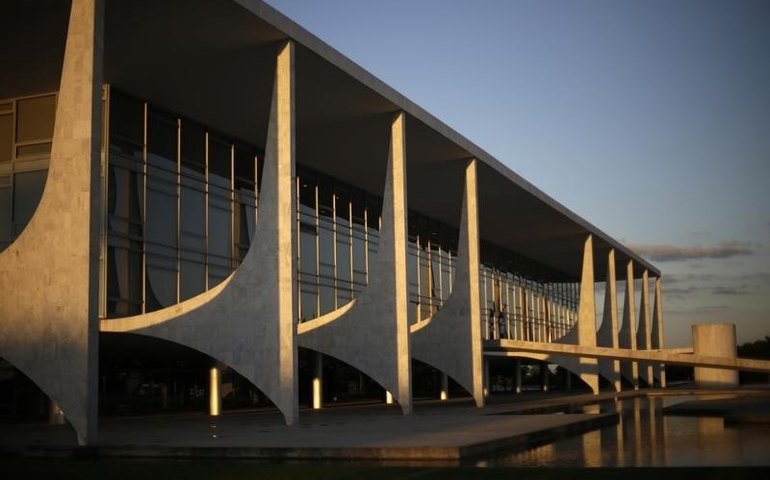 Linguagem neutra nas escolas: STF volta a julgar lei que proíbe modalidade