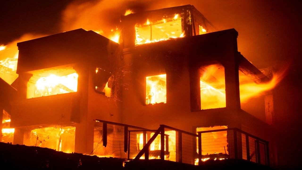 Incêndios voltam a ganhar força em Los Angeles; mortos chegam a 16