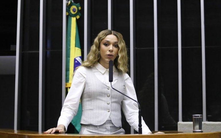 Deputados governistas e da oposição defendem soluções diferentes para combater crimes cibernéticos contra crianças