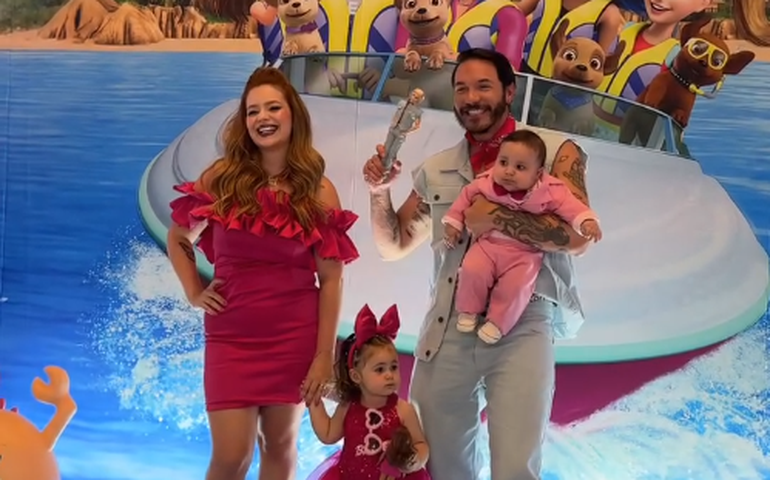 Viih Tube e Eliezer se vestem de Barbie e Ken em festa de 2 anos da filha Lua