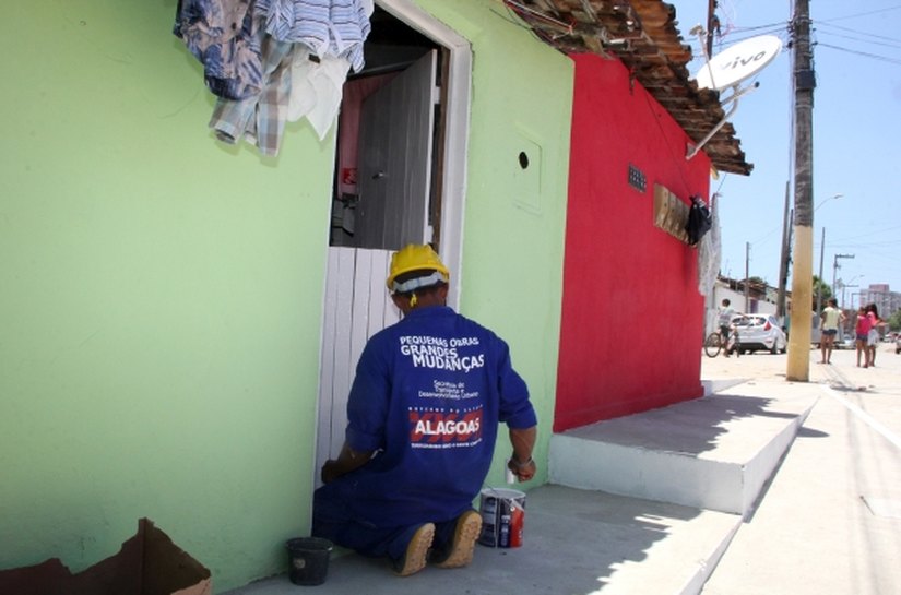 Pequenas obras: Estado vai reformar casas nas grotas de Maceió