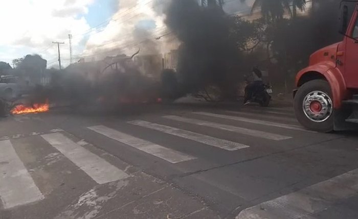 Protesto interditou via Protesto interditou via
