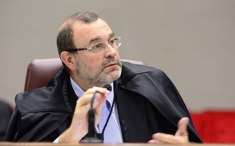 Ministro do STJ mantém prisão de Cabral na Operação Ponto Final