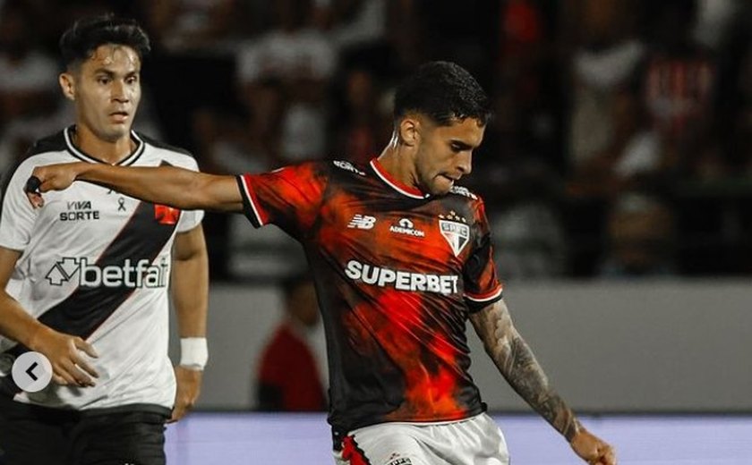 São Paulo faz 3 gols sem esforço, bate o Vasco e se reanima na briga por vaga na Libertadores