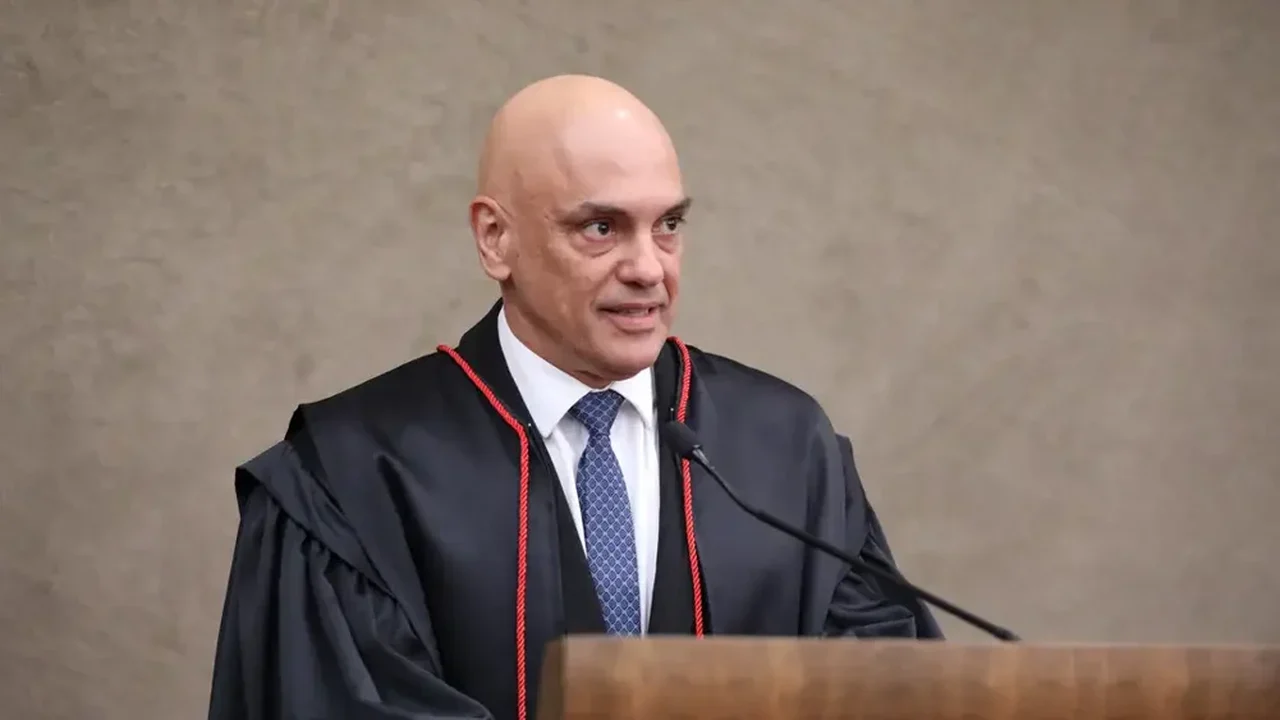 Moraes solicita sessão virtual para referendar prisão de Bolsonaro