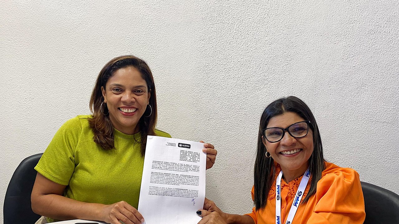 Governo de Alagoas investe em inclusão e garante aparelhos auditivos para pessoas com deficiência