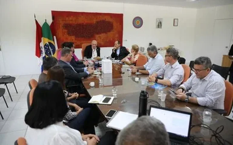 Reitor da Ufal recebe diretor-presidente da Embarpii e destaca avanços em inovação tecnológica