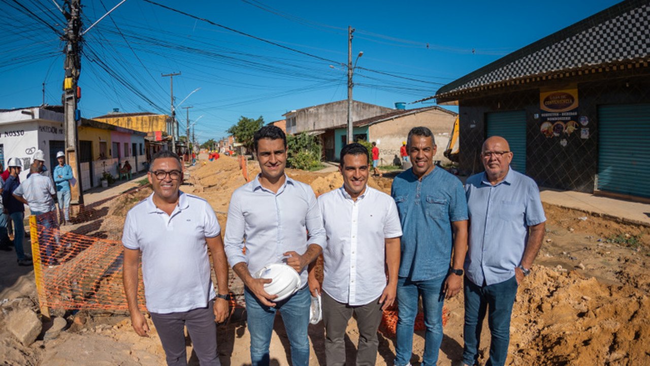 Prefeito JHC visita obra de esgotamento sanitário na Avenida Gama Lins, no Cidade Universitária