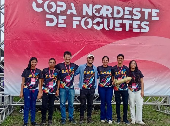 Estudantes de Limoeiro de Anadia alcançam feito histórico na Copa Nordeste de Foguetes 2025